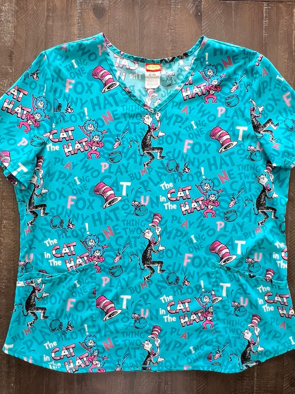 Scrubs Cat in the Hat Fun Women’s Size XL Fashion Scrub Top V-Neck • Dr Seuss